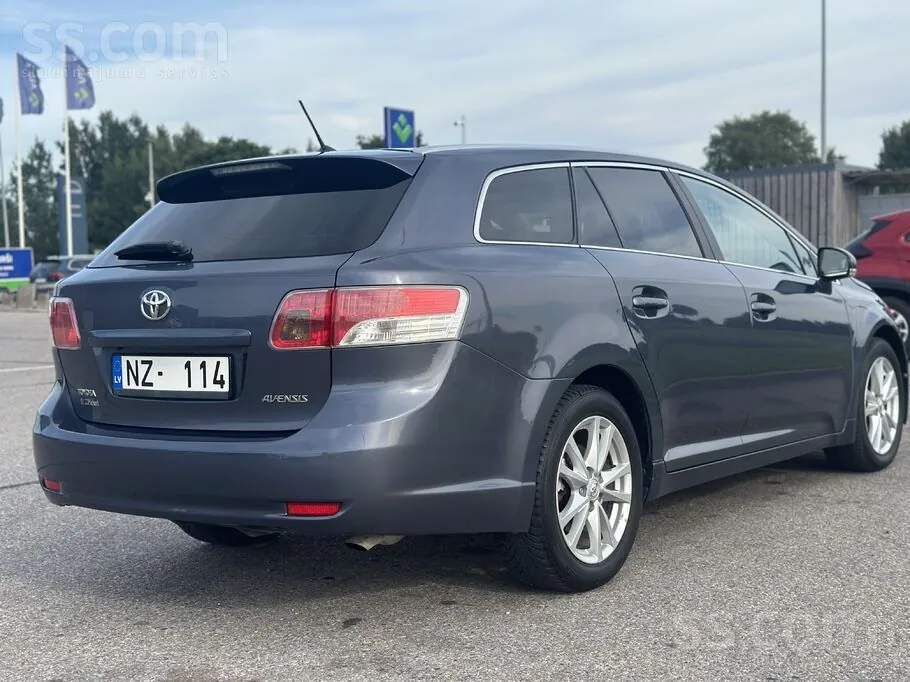 Toyota Avensis 2010 photo 4