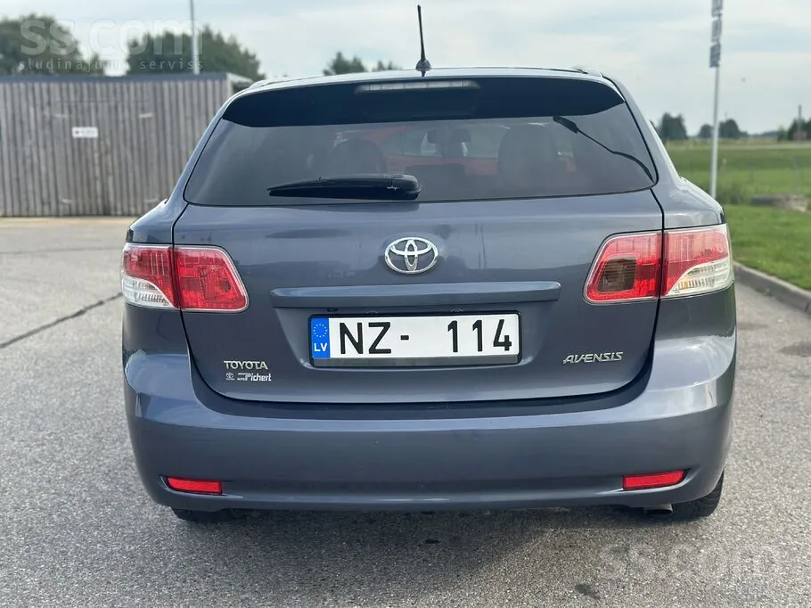 Toyota Avensis 2010 photo 5