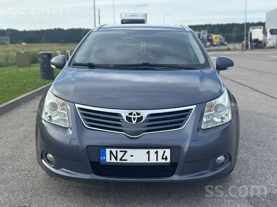 Toyota Avensis 2010 photo 2