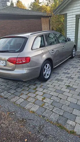 Audi A4 2009 photo 2