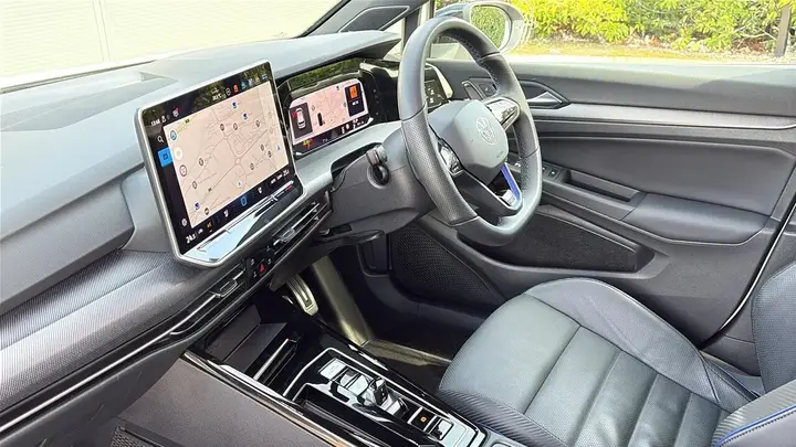 Volkswagen Golf 2025 photo 2