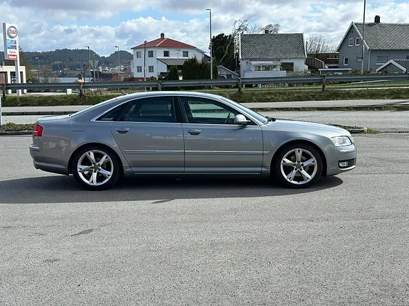 Audi A8 2008 photo 5