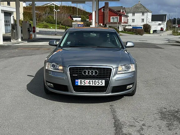 Audi A8 2008 photo 2