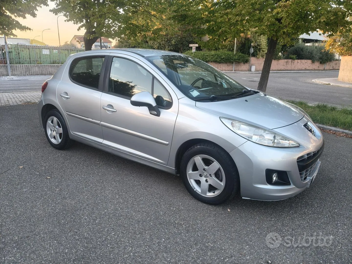 Peugeot 207 2011 photo 3