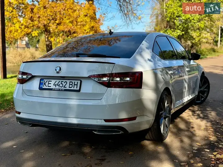 Skoda Superb 2019 photo 5