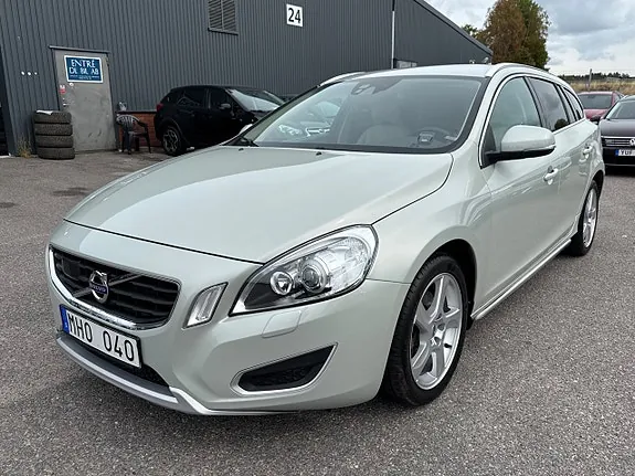 Volvo V60 2012 photo 2