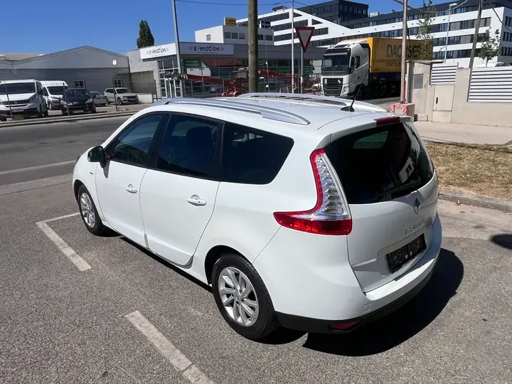 Renault Grand Scénic 2016 photo 2