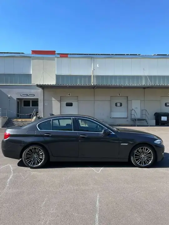 BMW 5 Series 2011 photo 3