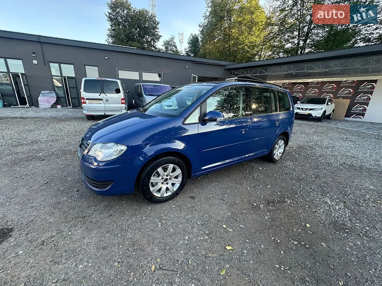 Volkswagen Touran 2009 photo 2