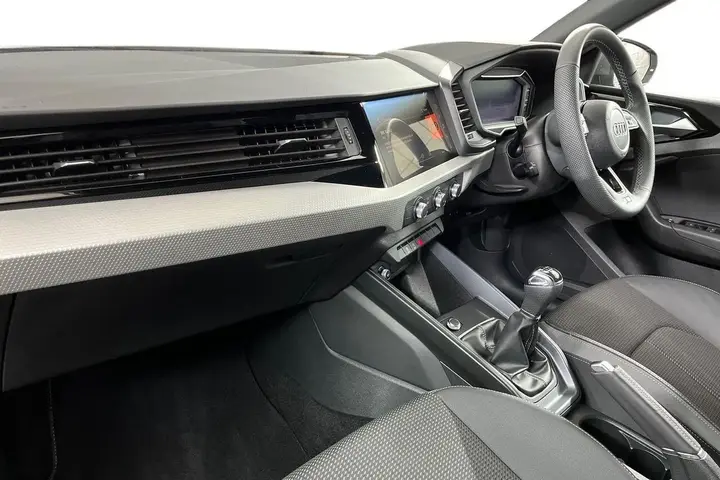 Audi A1 2025 photo 2