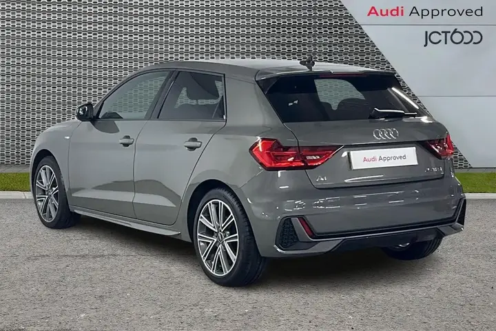 Audi A1 2025 photo 3