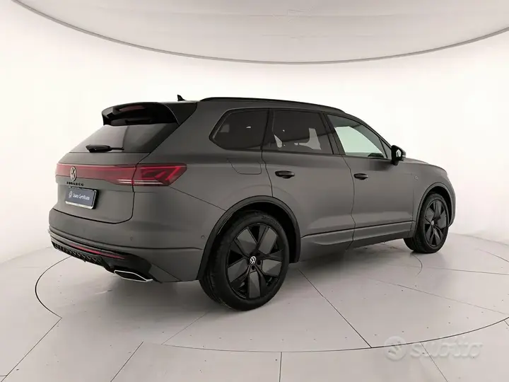 Volkswagen Touareg 2024 photo 3