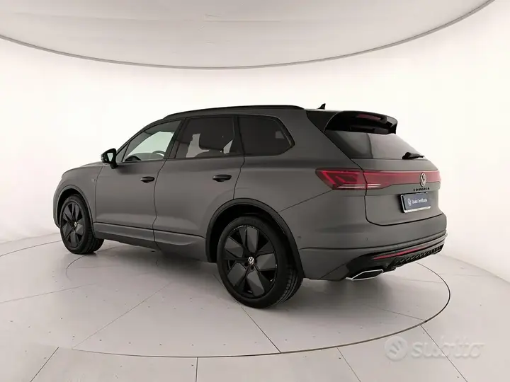 Volkswagen Touareg 2024 photo 2