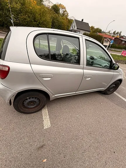 Toyota Yaris 2002 photo 2