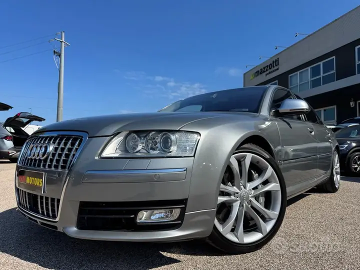 Audi S8 2009 photo 2