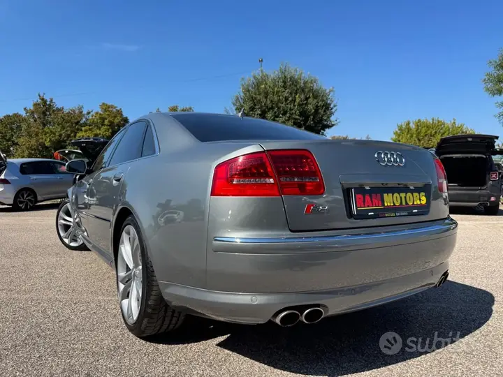 Audi S8 2009 photo 3