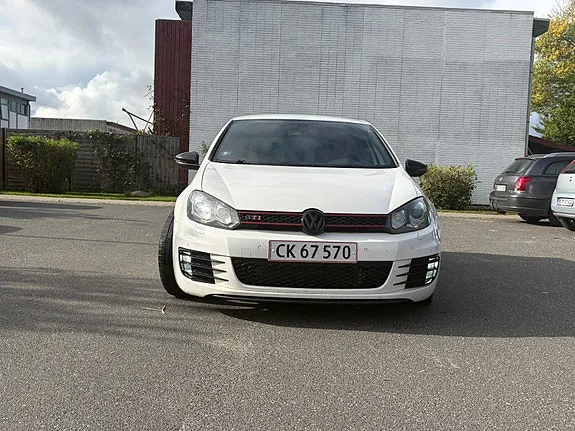 Volkswagen Golf Vi 2010 photo 2