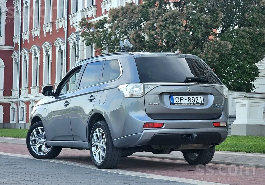 Mitsubishi Outlander 2014 photo 4
