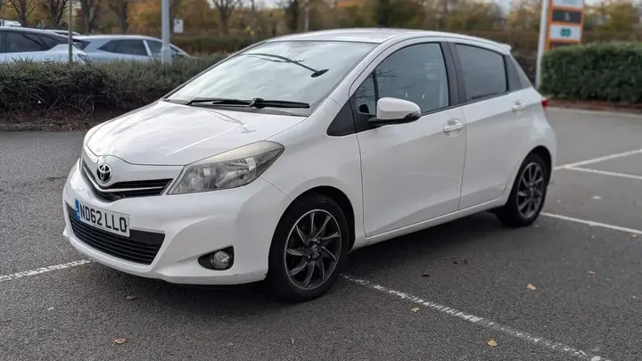 Toyota Yaris 2012 photo 3