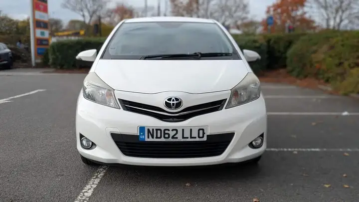 Toyota Yaris 2012 photo 2