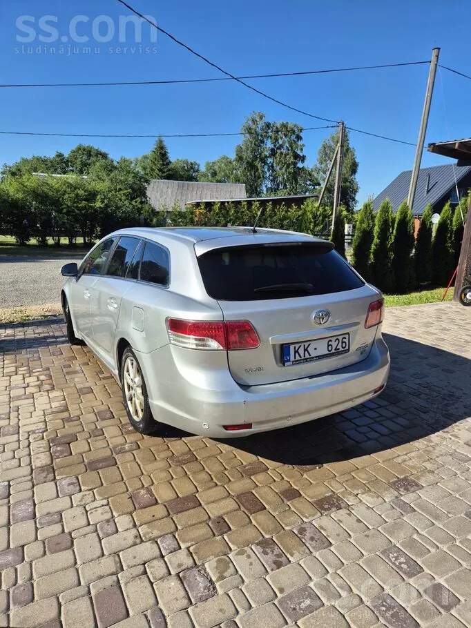 Toyota Avensis 2011 photo 3
