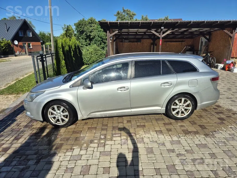 Toyota Avensis 2011 photo 2