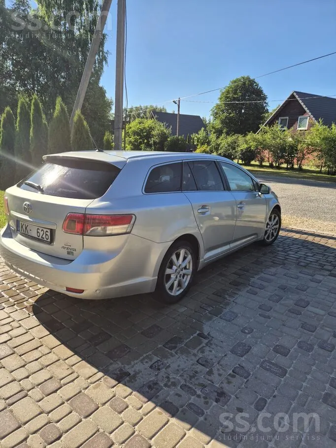Toyota Avensis 2011 photo 4