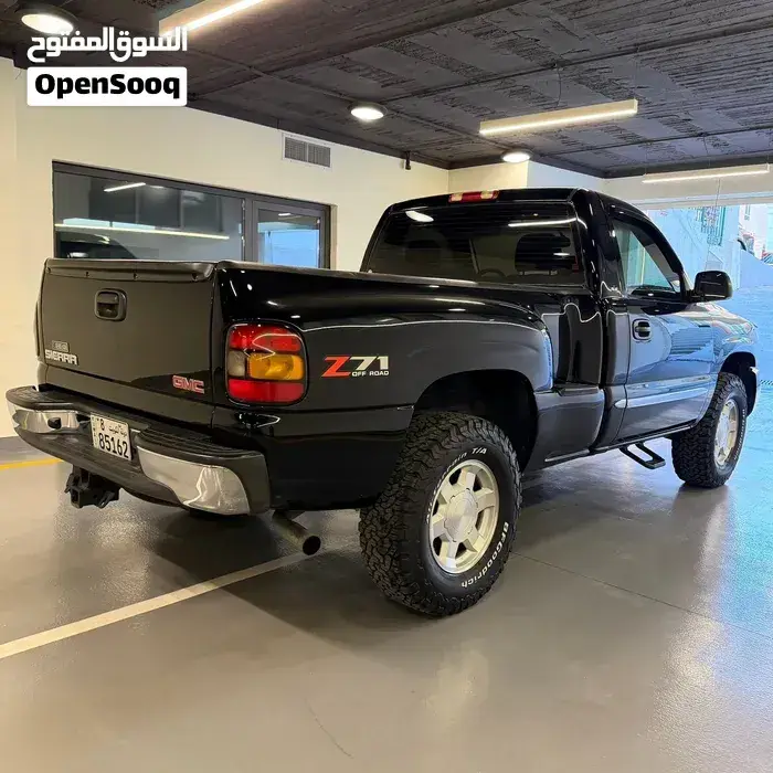 GMC Sierra 2005 photo 2