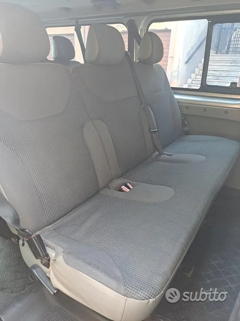 Opel Vivaro 2009 photo 4