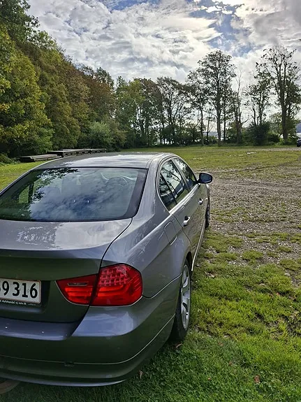BMW 318D 2010 photo 4