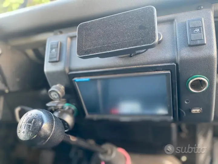 Land Rover Defender 1999 photo 4