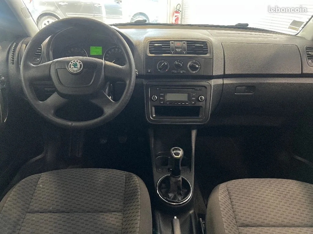 Skoda Fabia 2012 photo 5