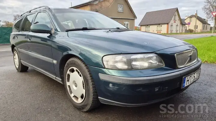 Volvo V70 2000 photo 2