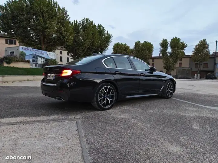 BMW 5 Series 2023 photo 2