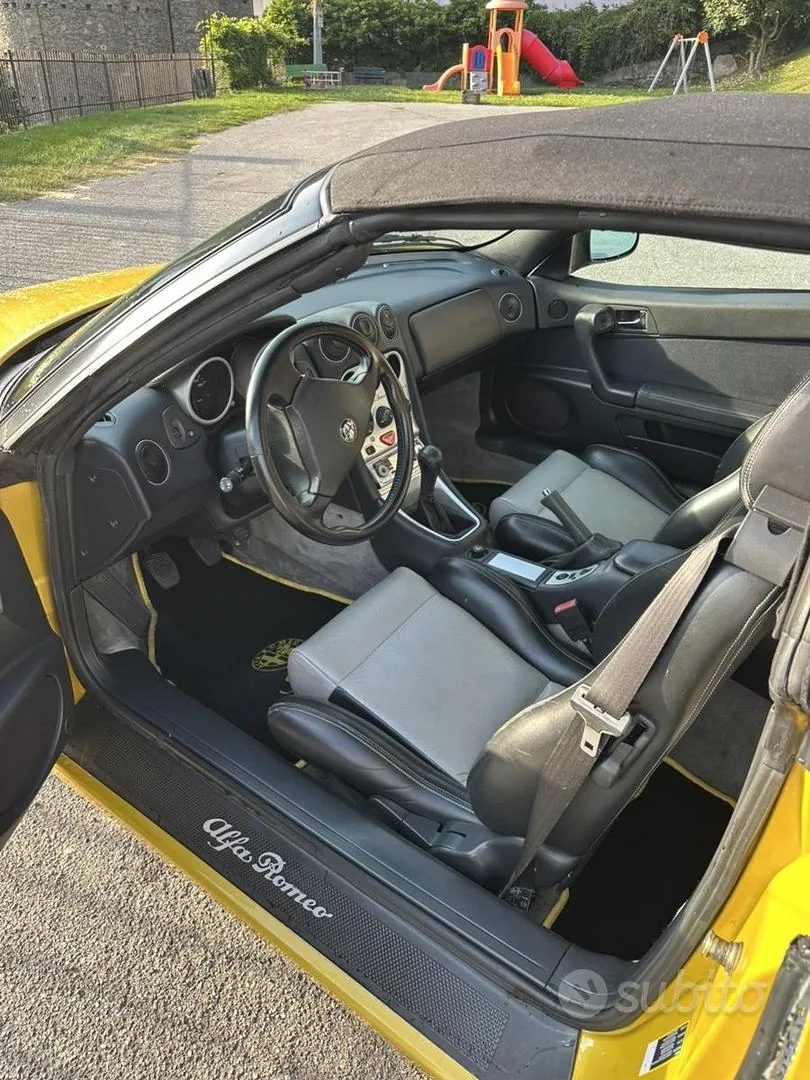 Alfa Romeo Spider 2001 photo 4