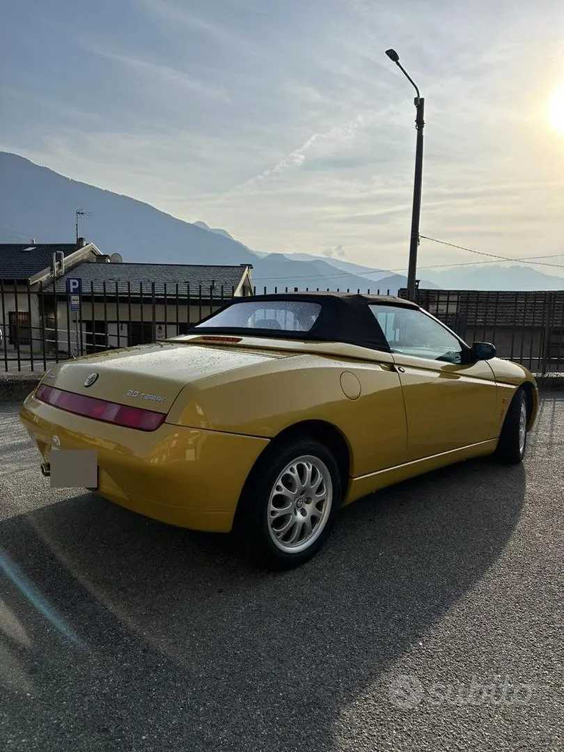 Alfa Romeo Spider 2001 photo 3