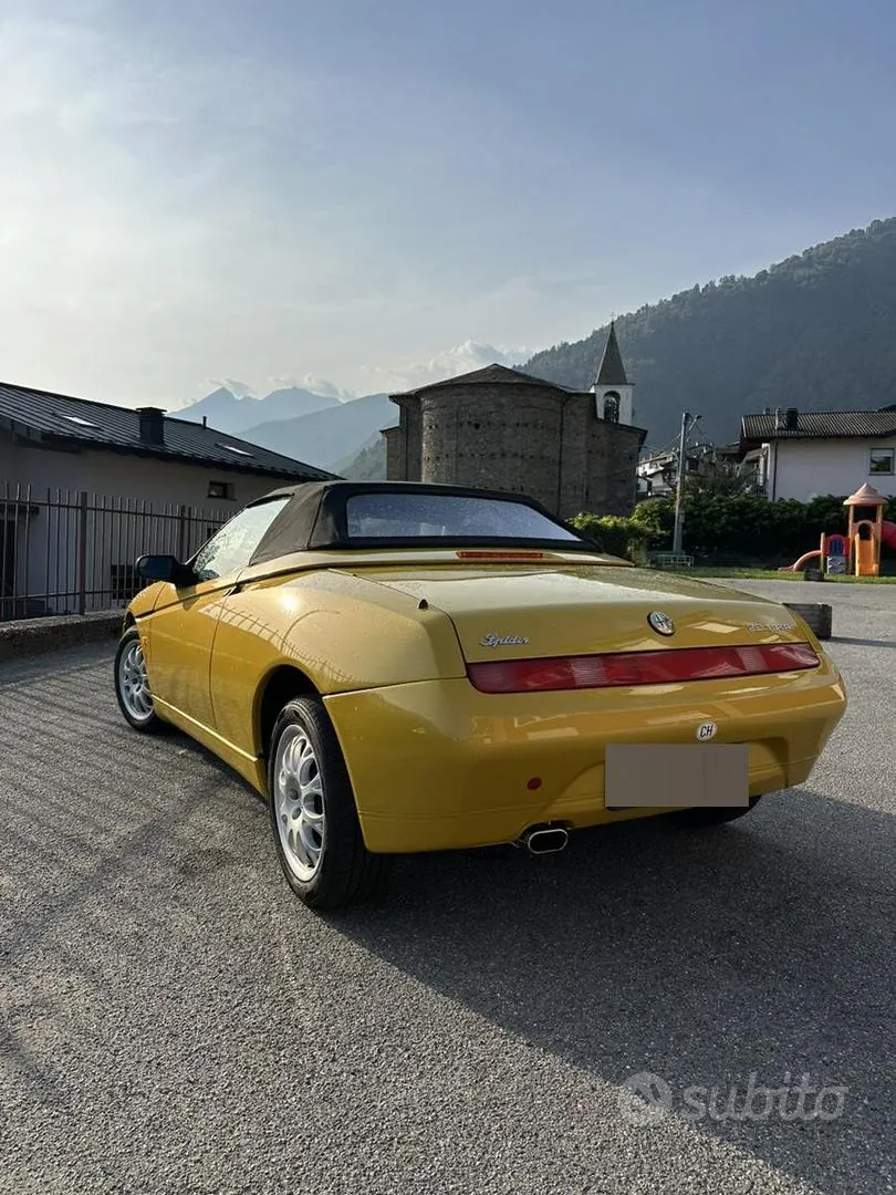 Alfa Romeo Spider 2001 photo 2