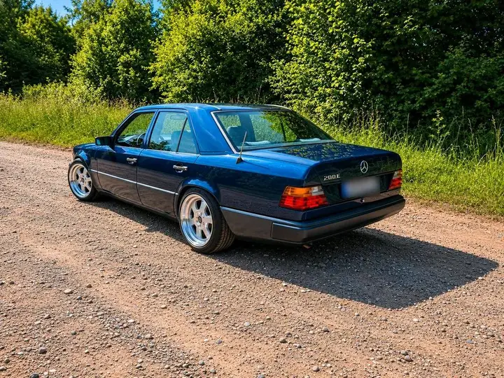 Mercedes-Benz W124