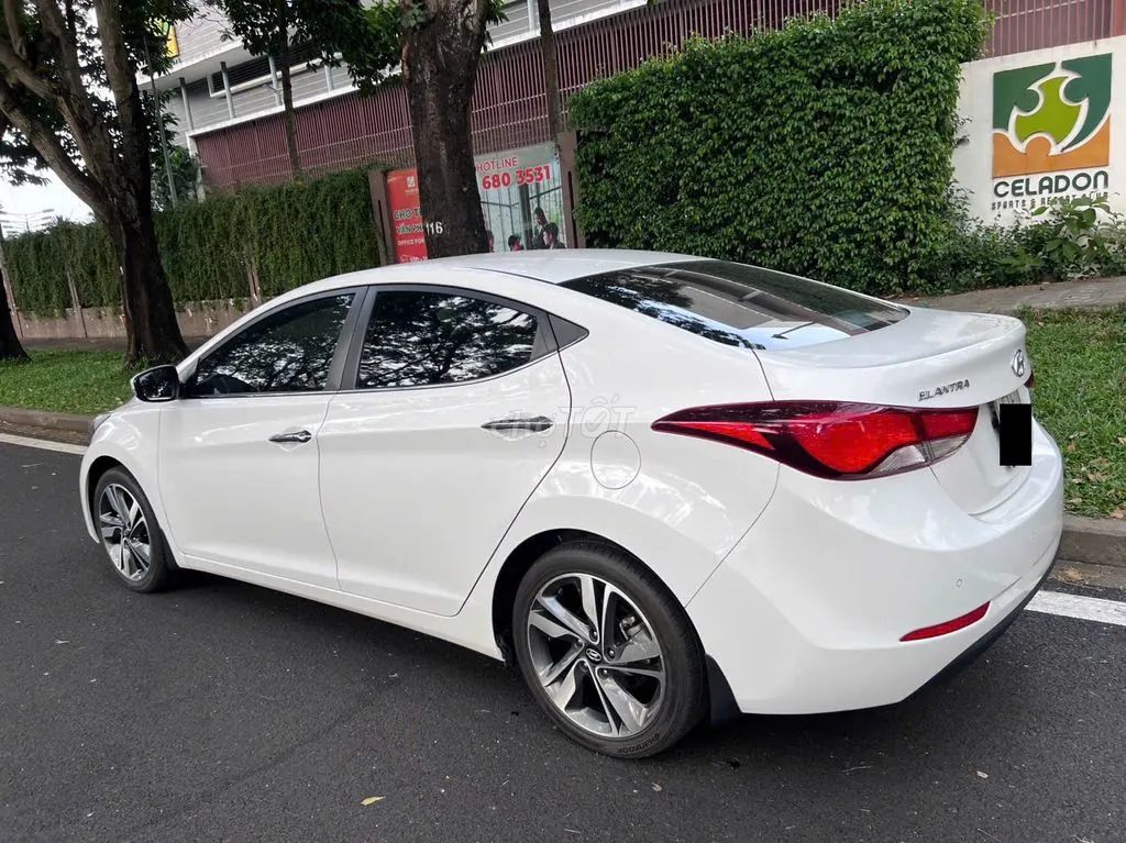 Hyundai Elantra 2015 photo 3