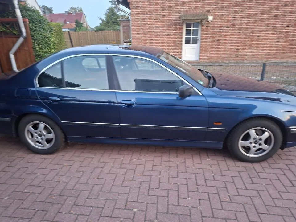 BMW 520I