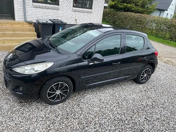 Peugeot 207 2010 photo 4