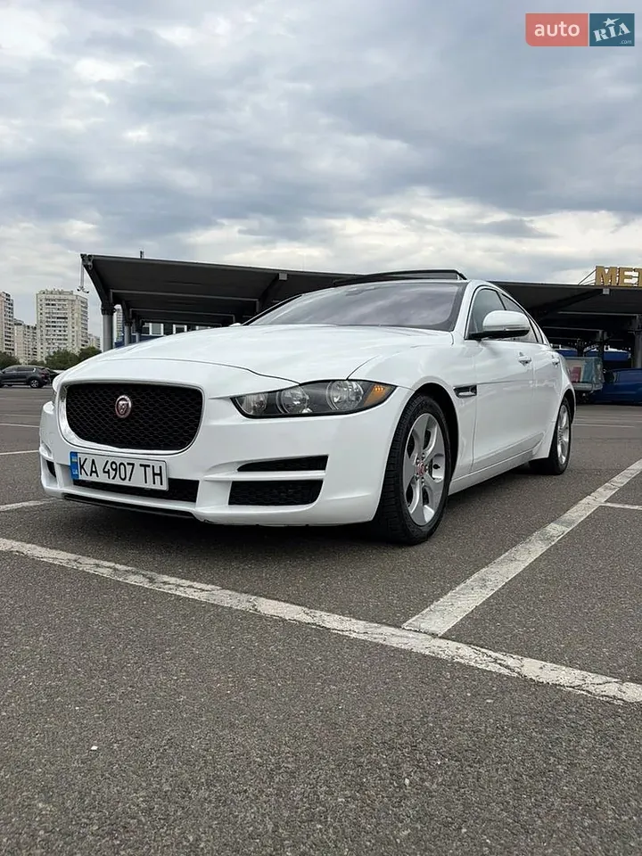 Jaguar Xe