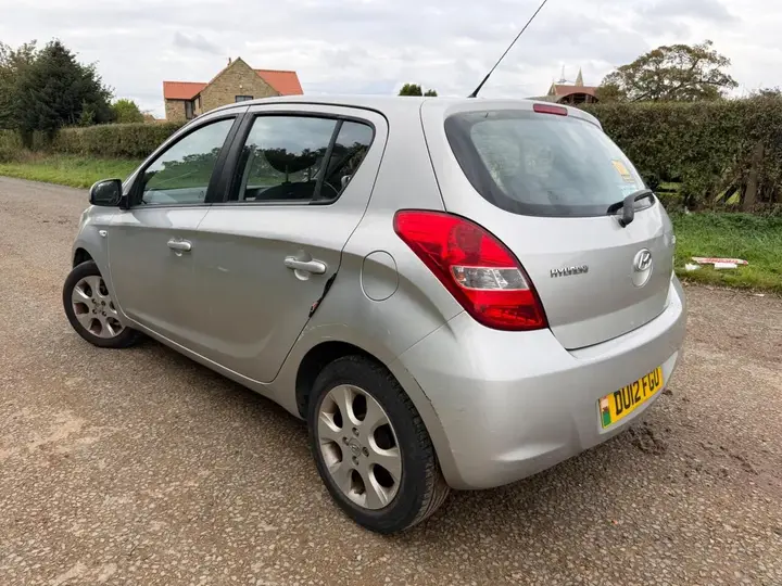 Hyundai I20 2012 photo 2