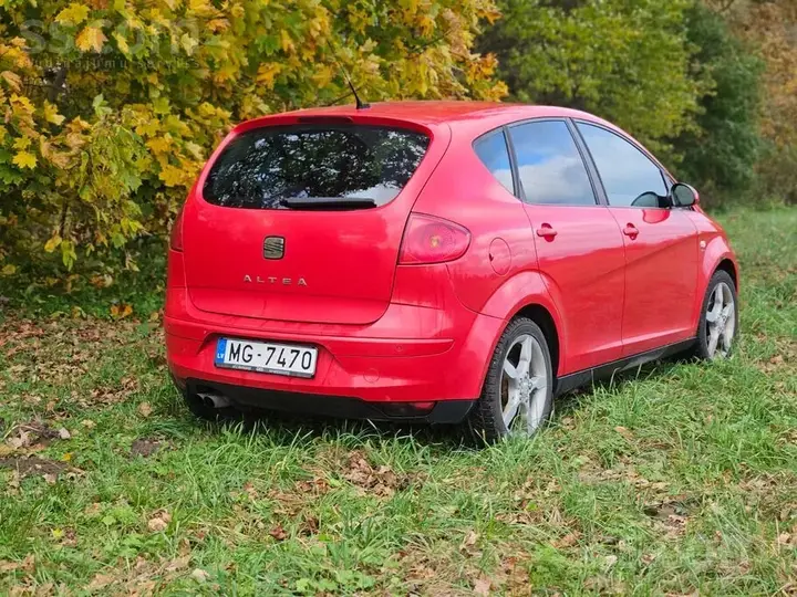 Seat Altea 2004 photo 2