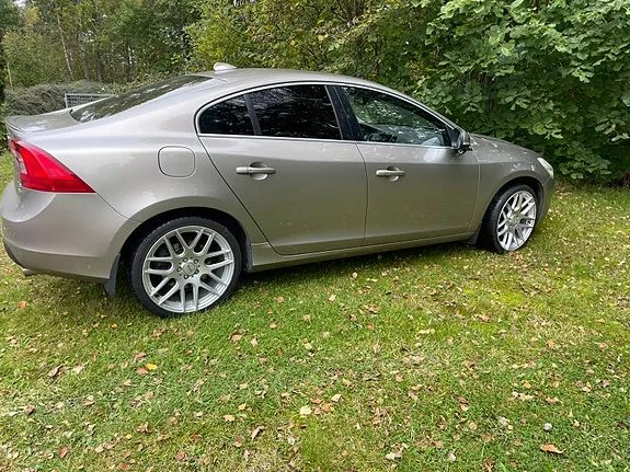 Volvo S60 2011 photo 2