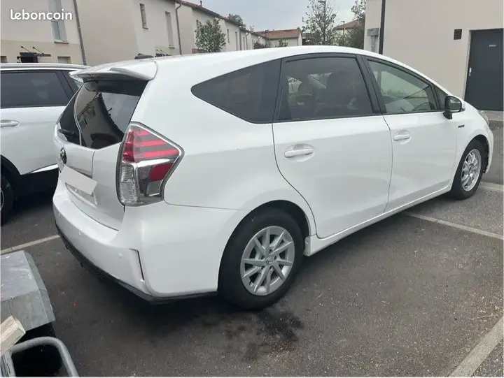 Toyota Prius 2018 photo 2