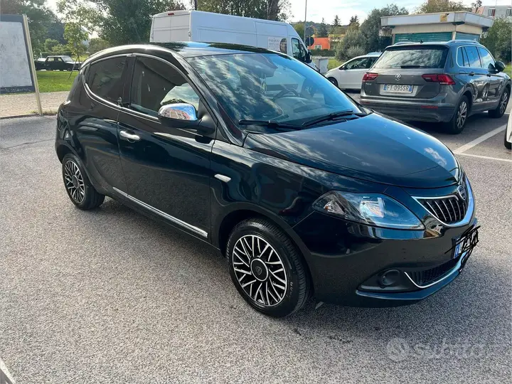 Lancia Ypsilon