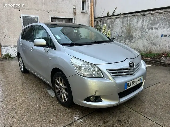 Toyota Verso 2010 photo 2