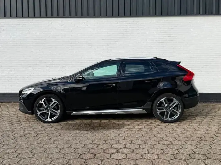 Volvo V40 2019 photo 2
