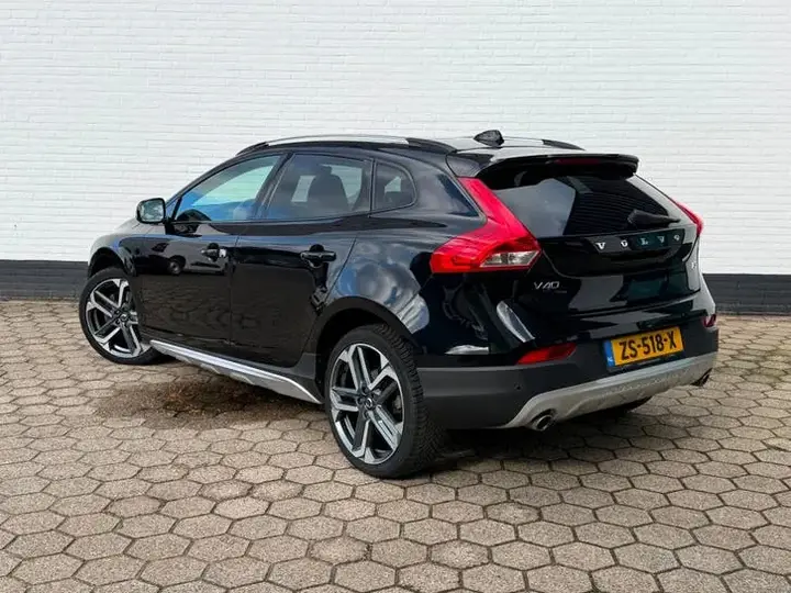 Volvo V40 2019 photo 3